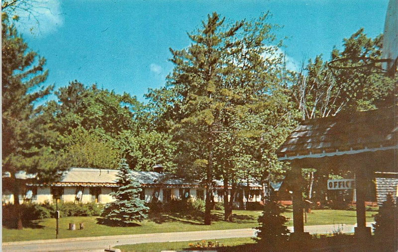 Sun n Snow Motel - Vintage Postcard